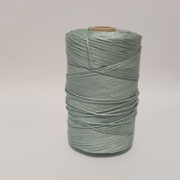 Verde grisaceo