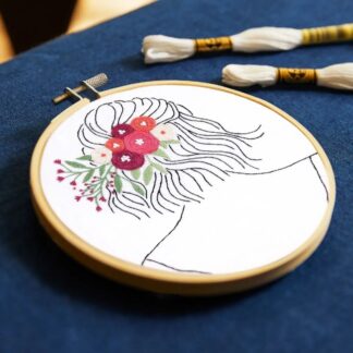 Kit de Bordado: Tocado floral